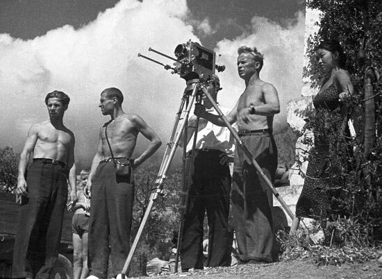 DOVZHENKO SHOOTING MOVIE