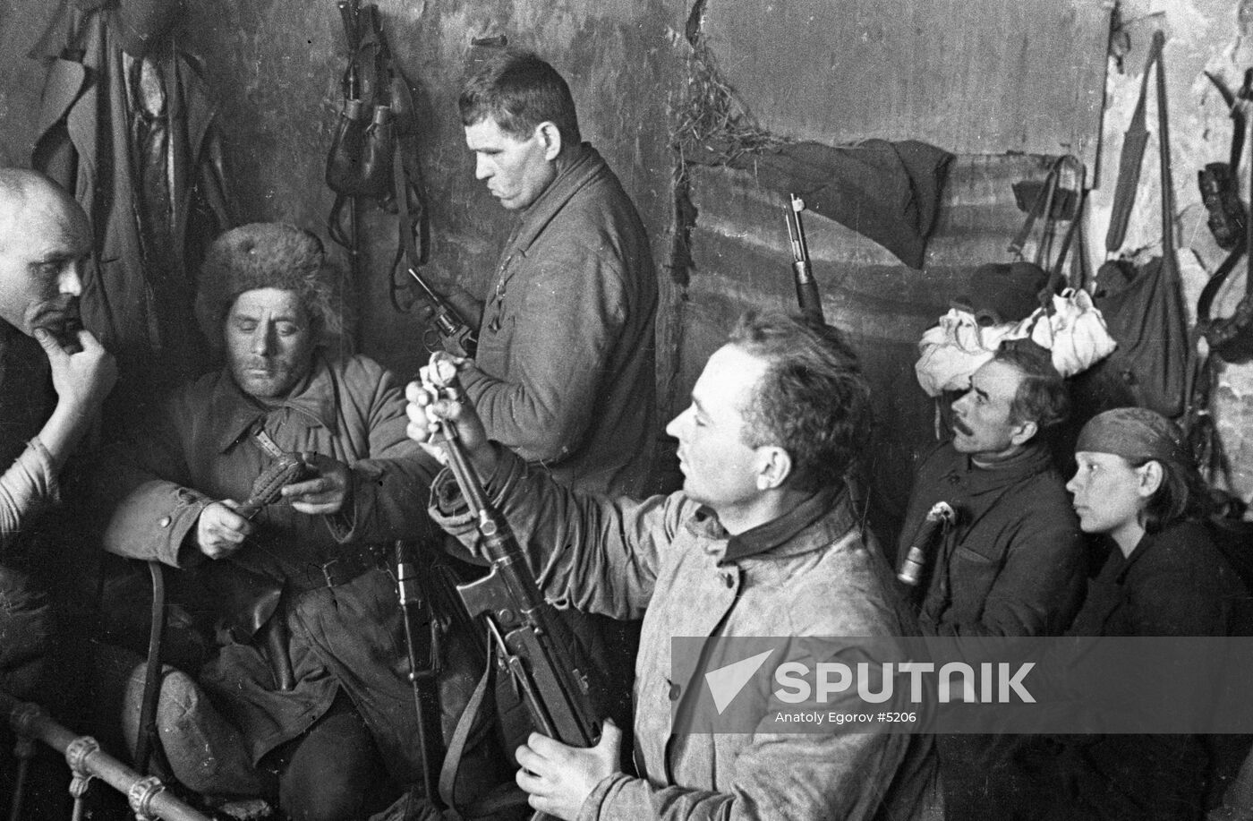 WWII GUERRILLAS WEAPONS