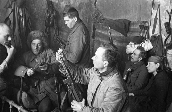 WWII GUERRILLAS WEAPONS
