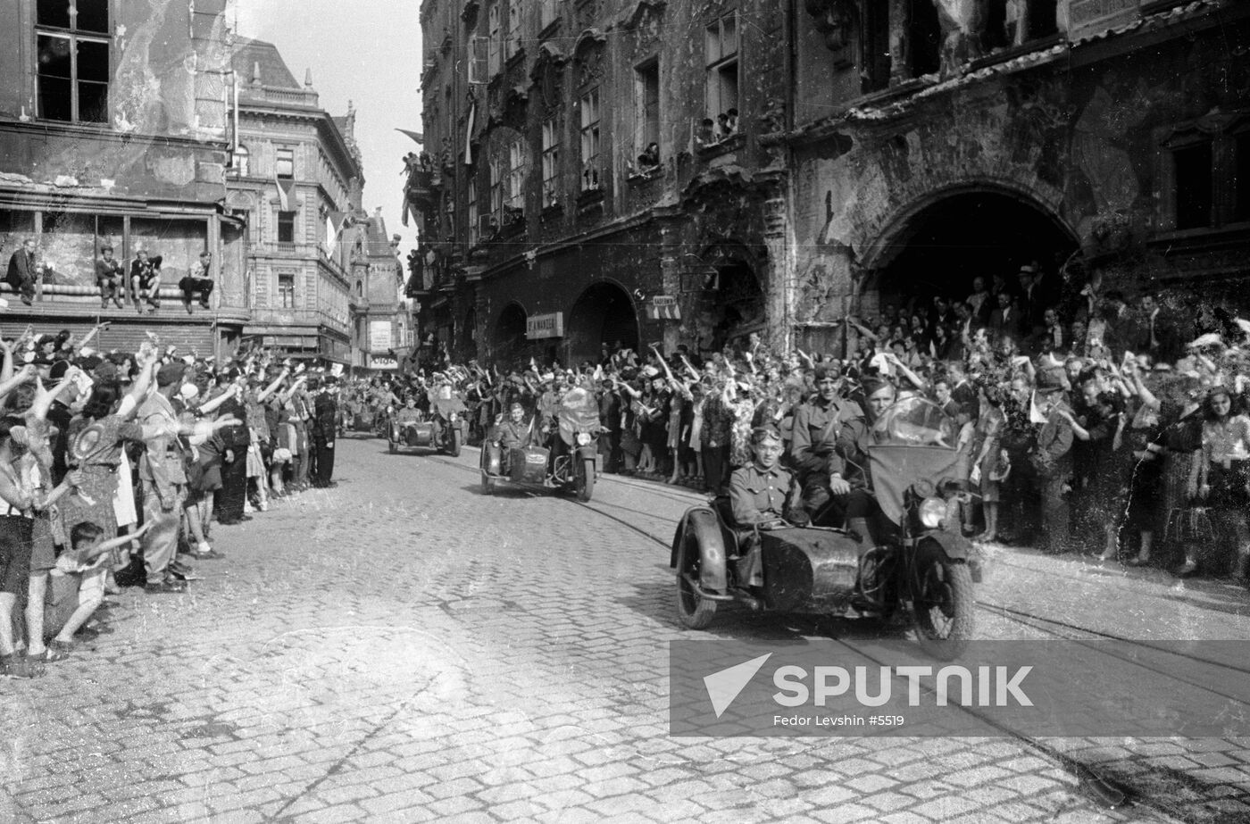 WWII PEOPLE WELCOME WARRIORS LIBERATORS