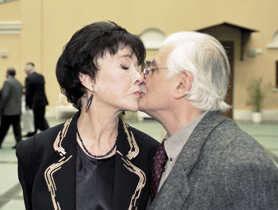 AKHMADULINA KHUTSIYEV KISS