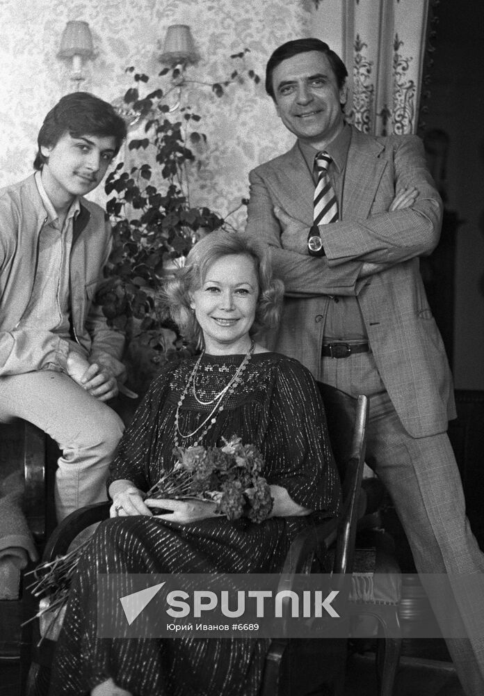 NEMOLYAEVA LAZAREV SON