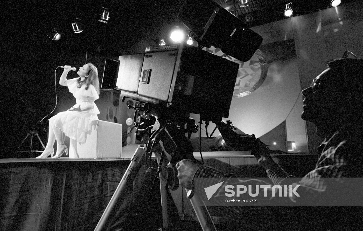 ROTARU PERFORMANCE SCENE