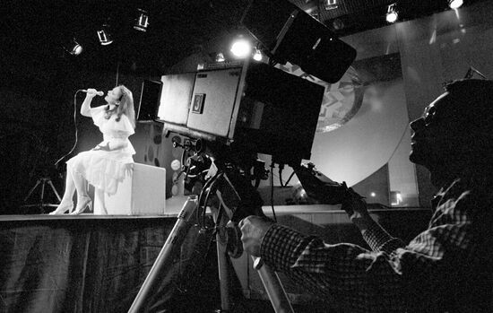 ROTARU PERFORMANCE SCENE