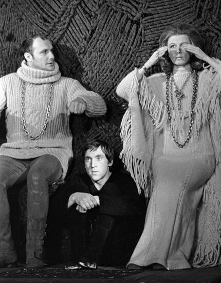 VYSOTSKY POROKHOVSHCHIKOV DEMIDOVA PLAY 