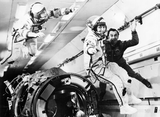 POPOV SEREBROV SAVITSKAYA WEIGHTLESSNESS