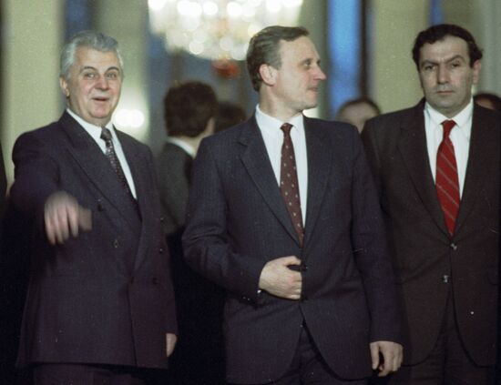 KRAVCHUK BURBULIS TER-PETROSIAN