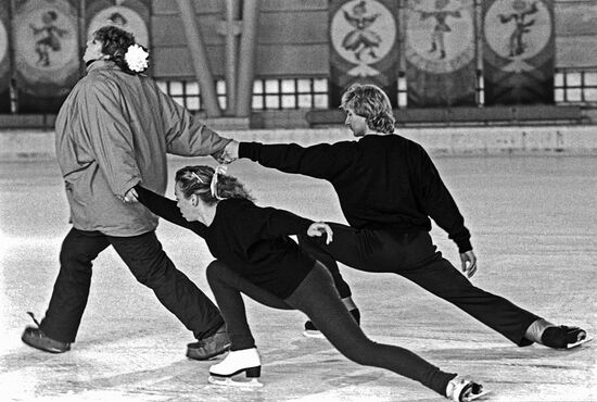 TATYANA TARASOVA JANE TORVILL CHRISTOPHER DEAN TRAINING