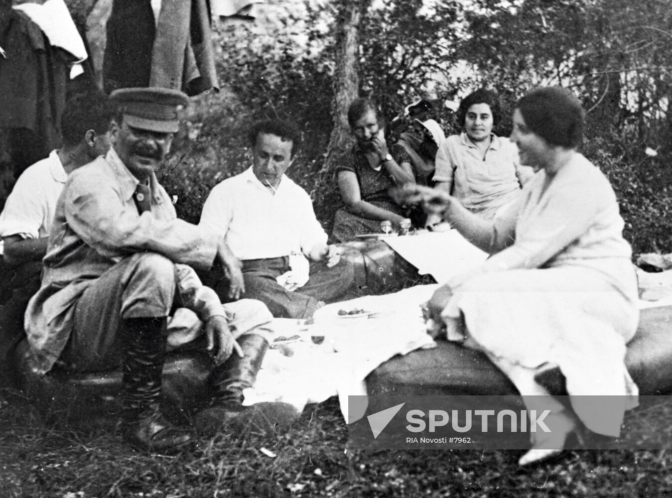 STALIN ALLILUYEVA FRIENDS