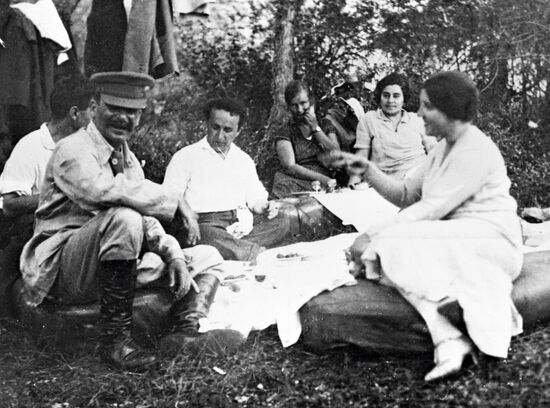 STALIN ALLILUYEVA FRIENDS
