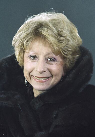 ACTRESS AKHEDZHAKOVA