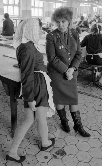 LABOR CAMP INSTRUCTOR WOMAN OFICER 
