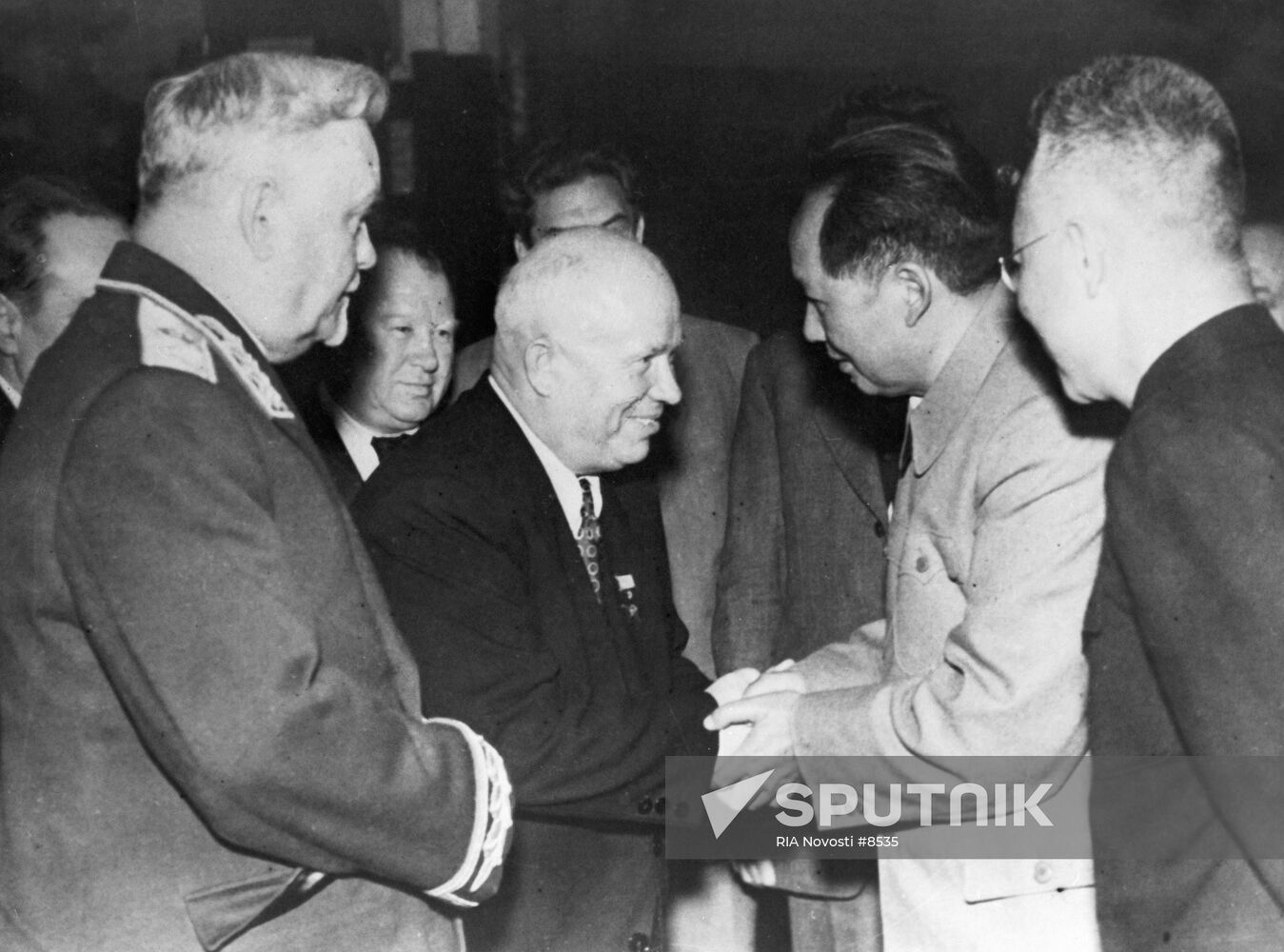 KHRUSHCHEV MAO TSE TUNG RECEPTION HANDSHAKE