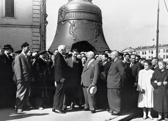 KHRUSHCHEV CYRUS EATON TSAR BELL