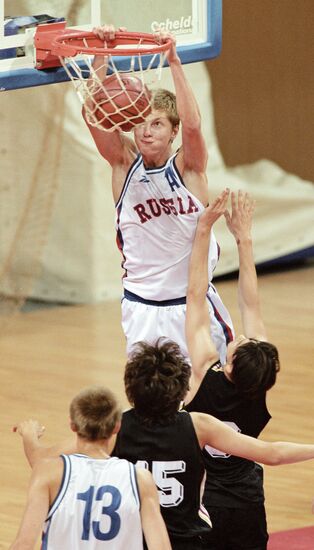 BASKETBALL GAME
