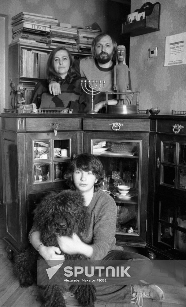 GINKAS YANOVSKAYA SON HOME