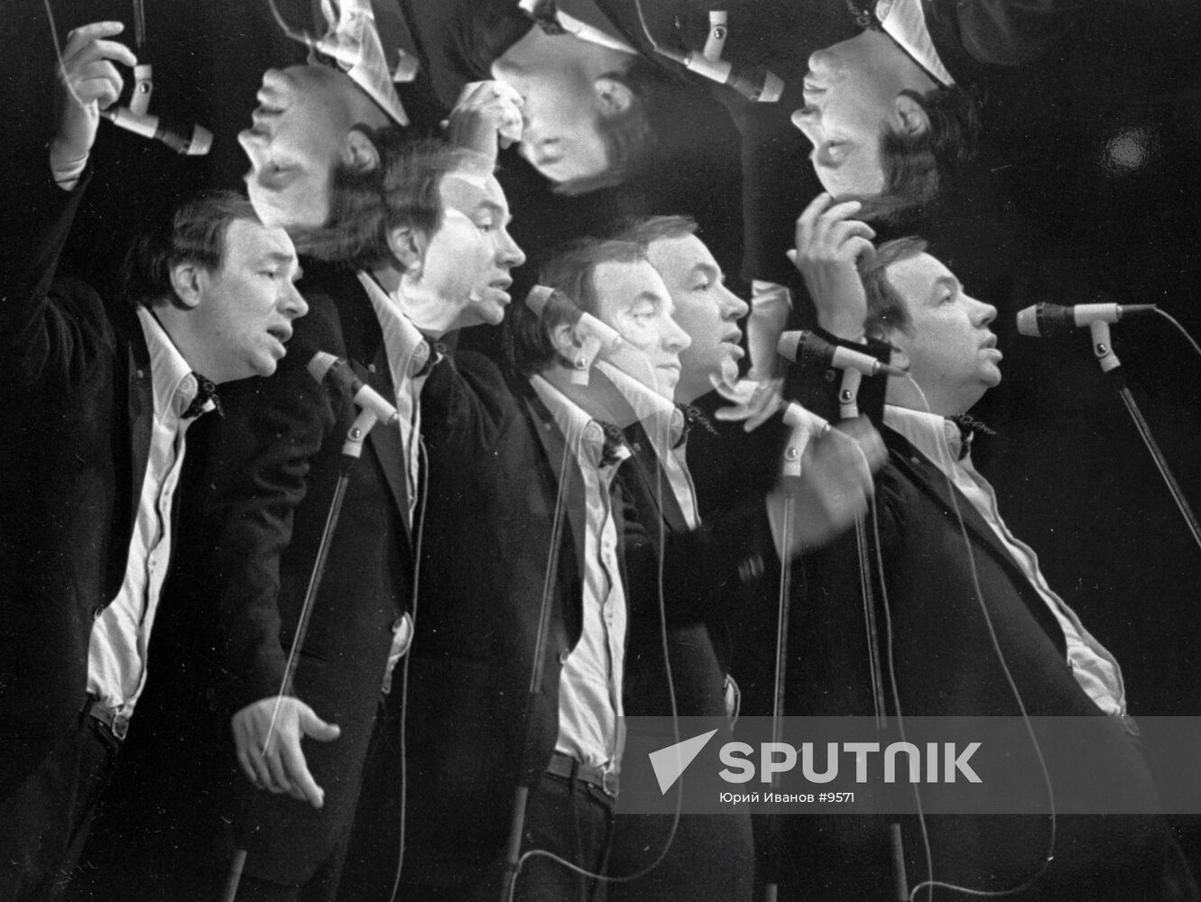 ANDREI VOZNESENSKY STAGE RECITAL
