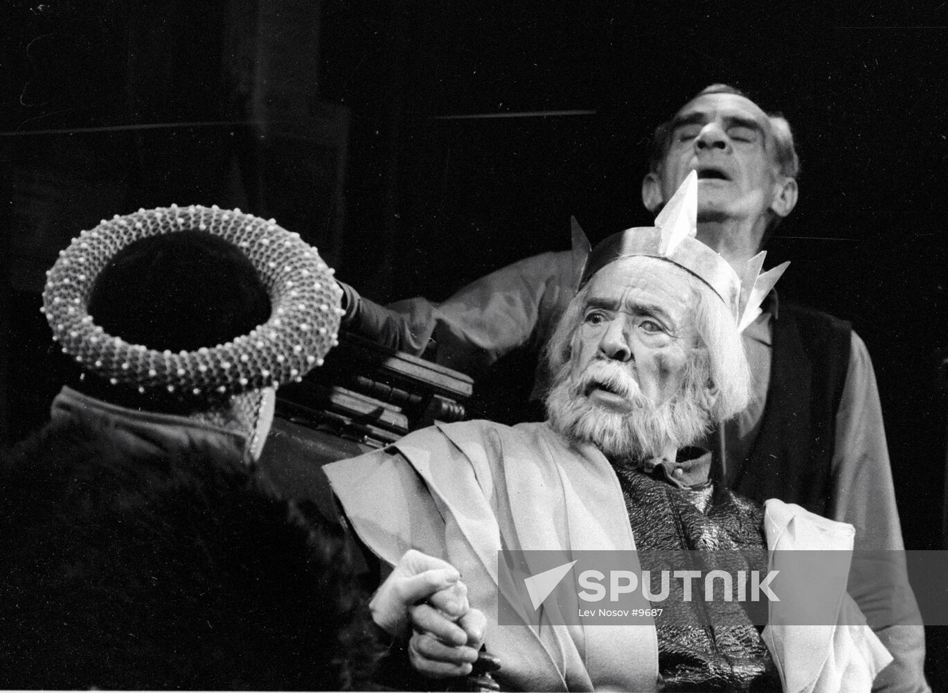 YAKUT GERDT "THE DRESSER"