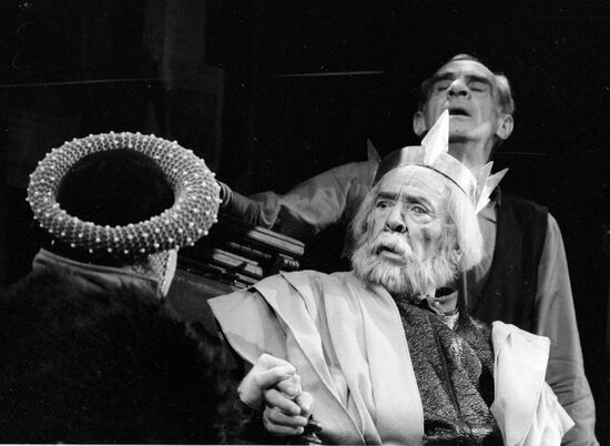 YAKUT  GERDT "THE DRESSER" 