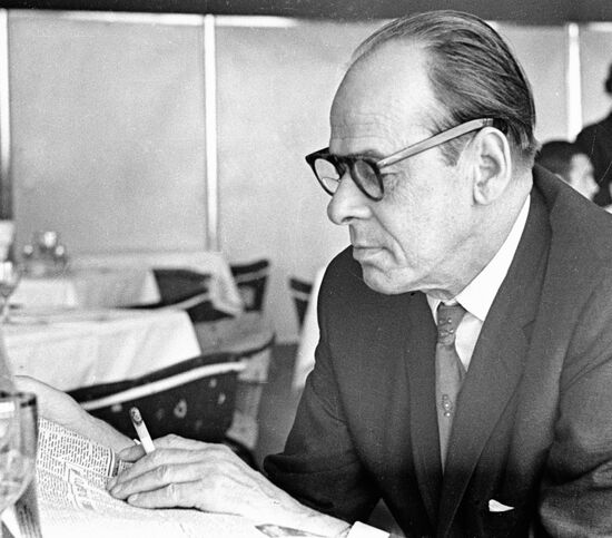 CHERKASOV NEWSPAPER READING