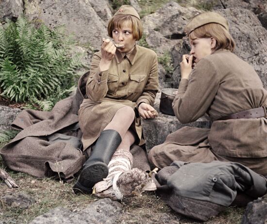 YEKATERINA MARKOVA IRINA SHEVCHUK "DAWNS HERE ARE QUIET" SHOOTI