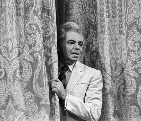 RAIKIN CURTAIN