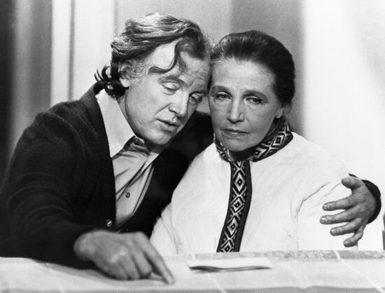 SMOKTUNOVSKY MAKAROVA "MOTHERS AND DAUGHTERS" GORKY FILM STUDIO