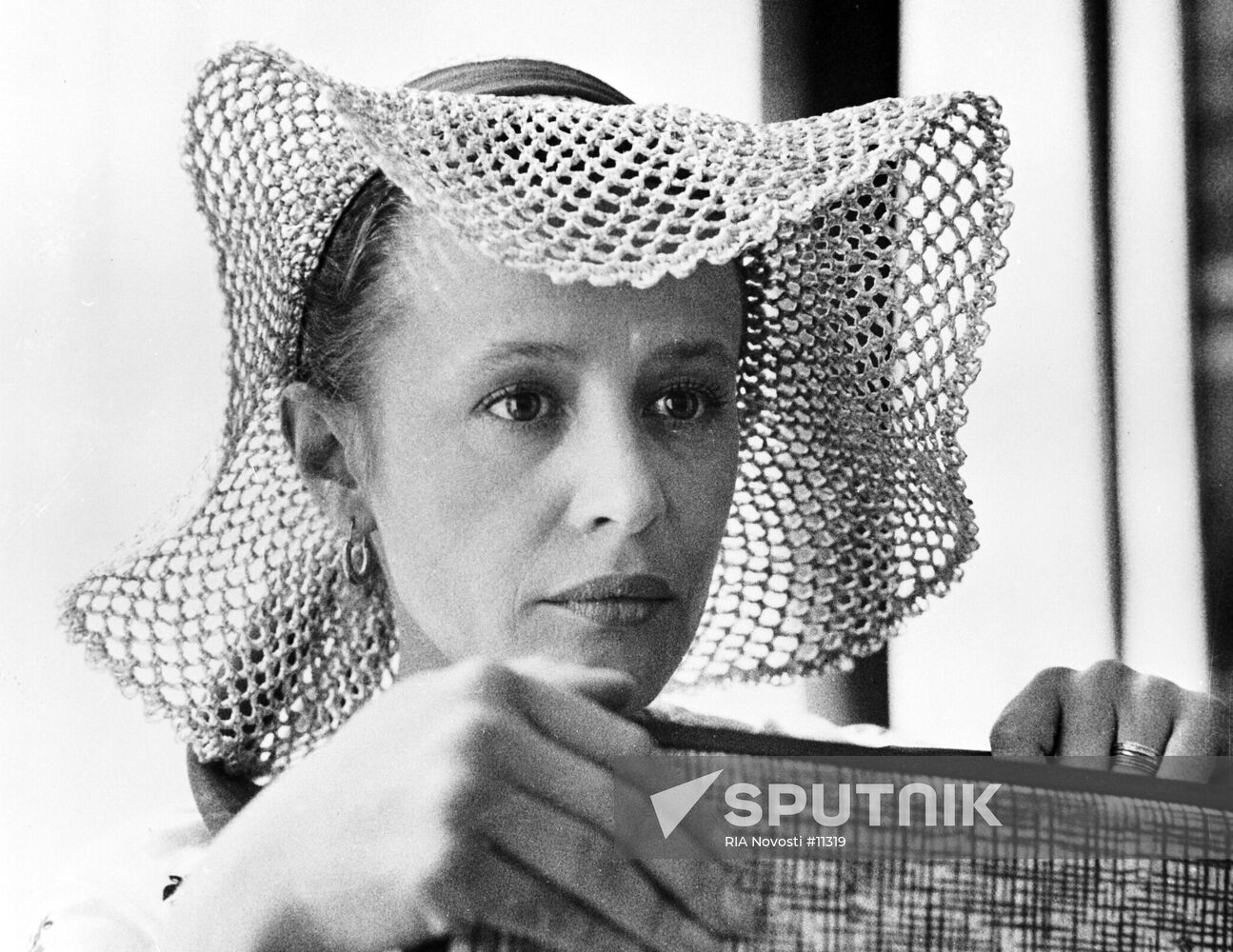 NEYOLOVA "LADIES INVITE GENTLEMEN"