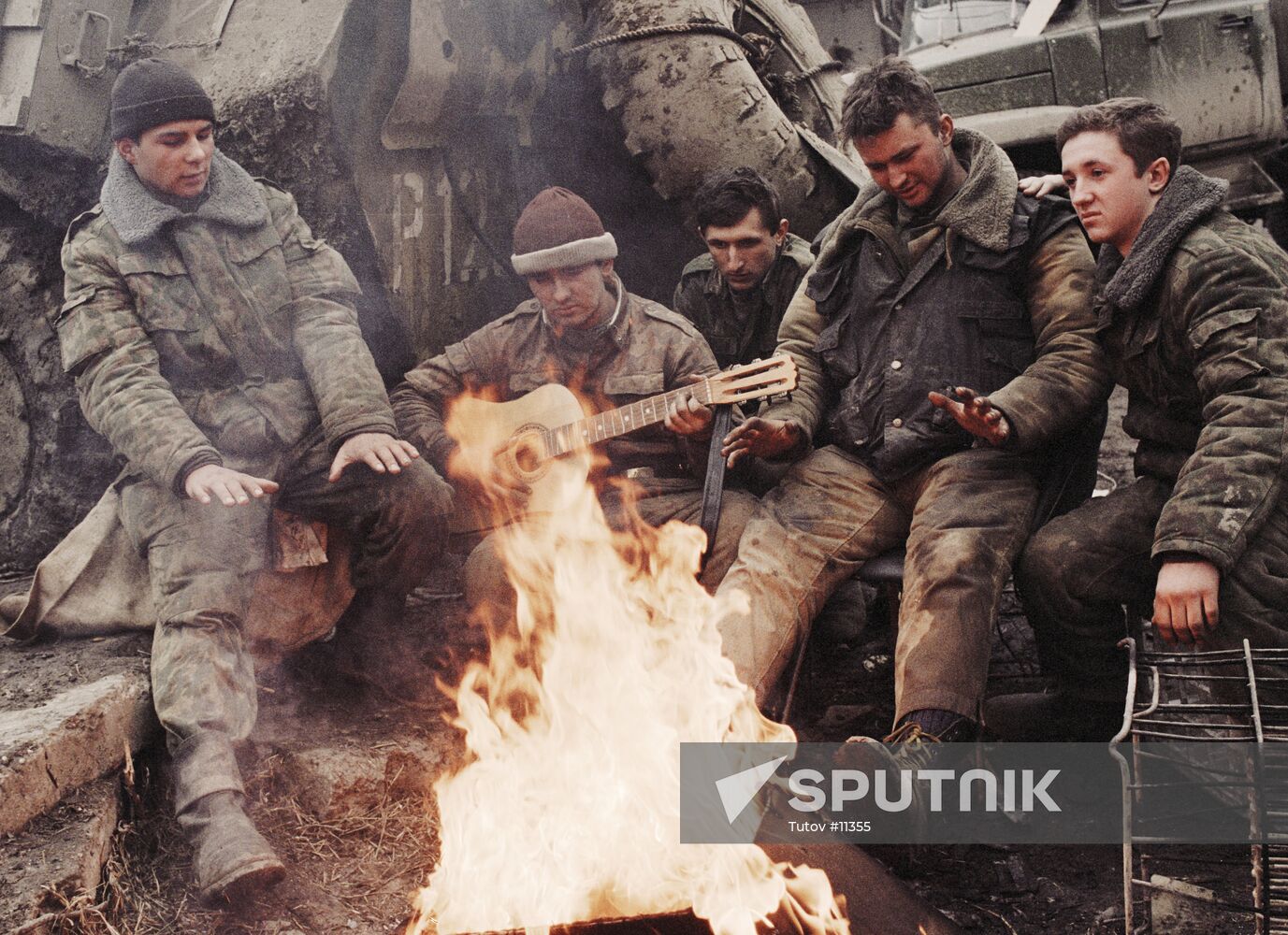 SOLDIERS REST FIRE GROZNY