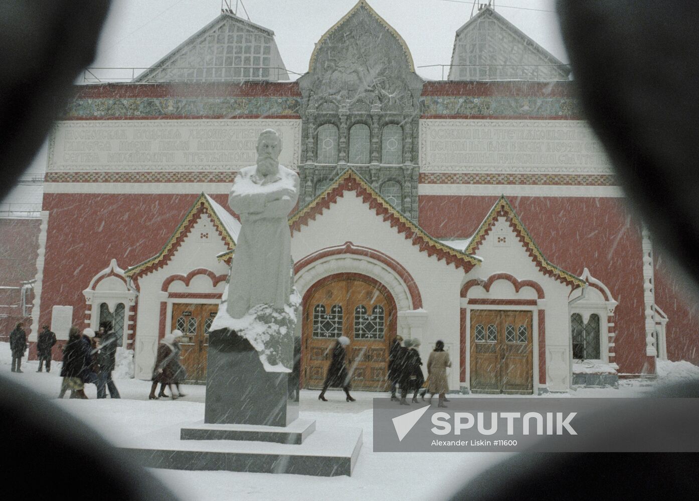 TRETYAKOV GALLERY MONUMENT TO PAVEL TRETYAKOV