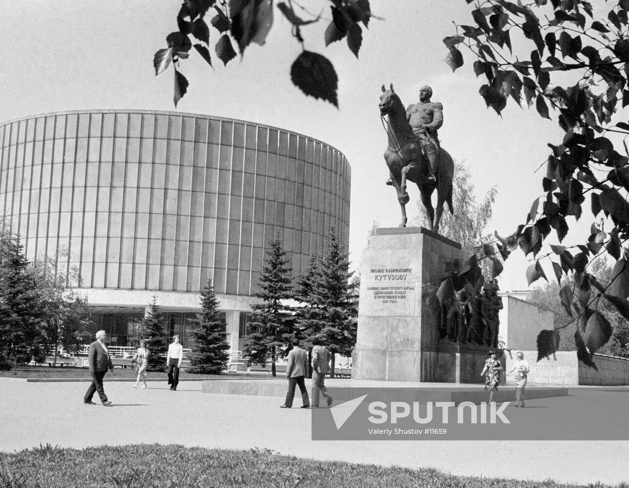 MONUMENT TO KUTUZOV