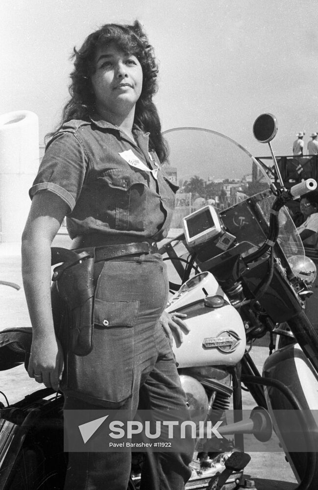GIRL POLICE OFFICER MOTORCYCLE HAVANA