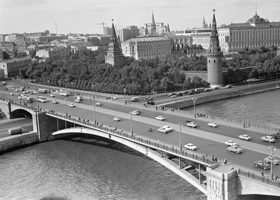 BOLSHOY KAMENNY MOST KREMLIN