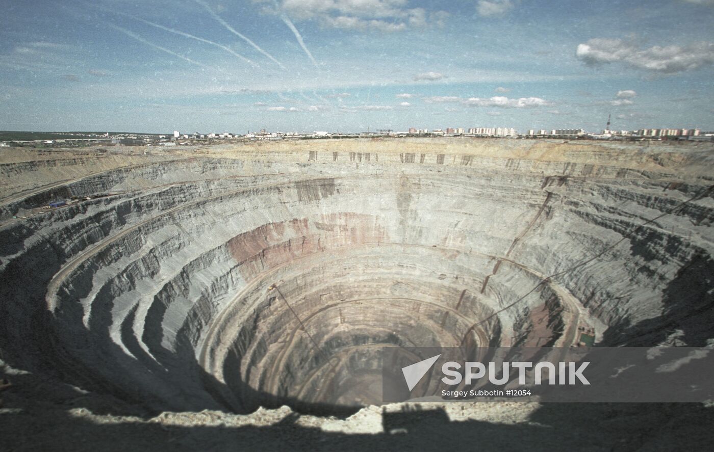 MINE "MIR" DIAMONDS EXTRACTION YAKUTIA
