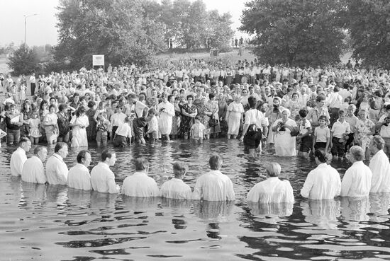 CHRISTIAN BAPTISTS DNIEPER CHRISTENING