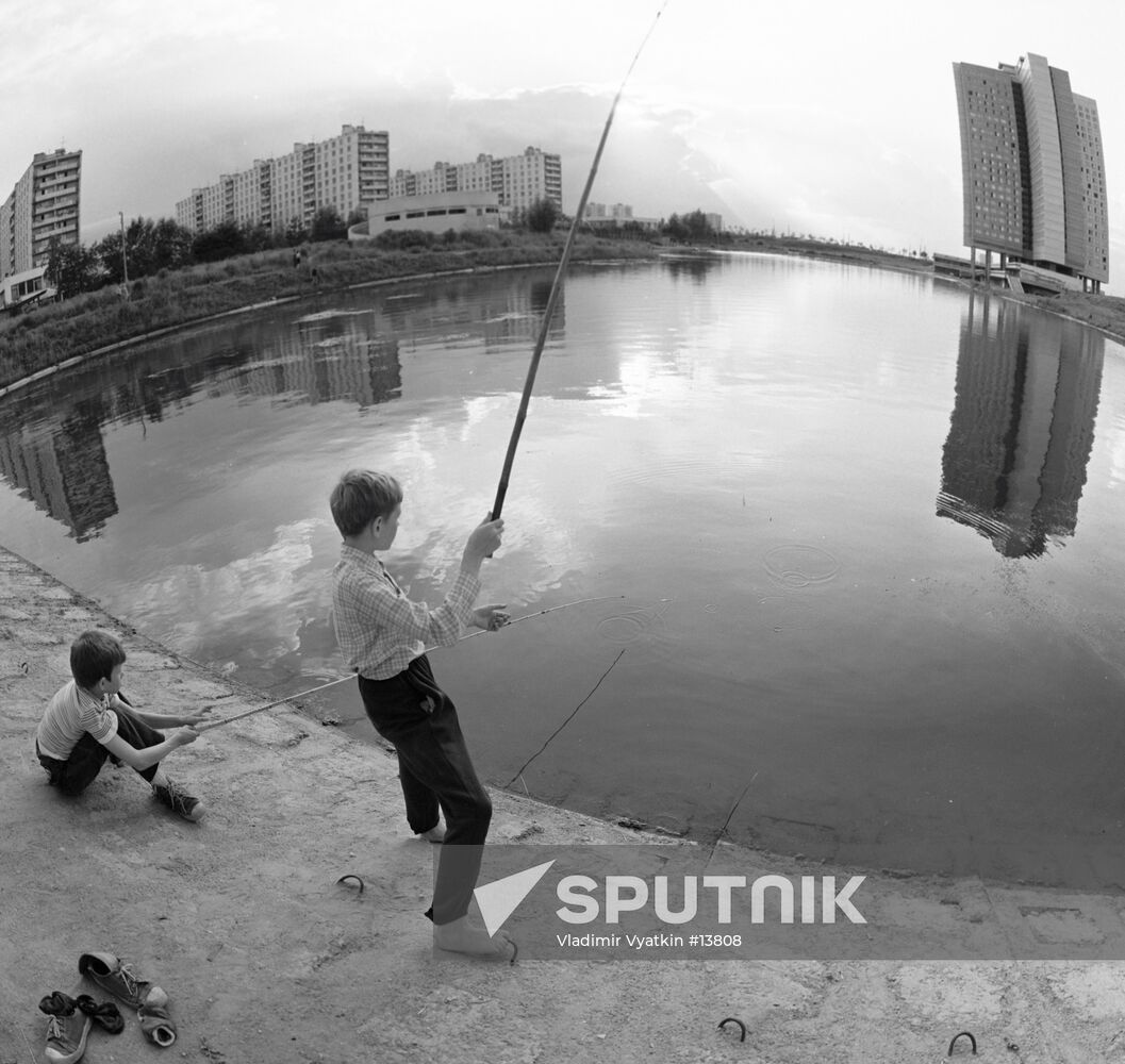 FISHERMEN POND MOSCOW