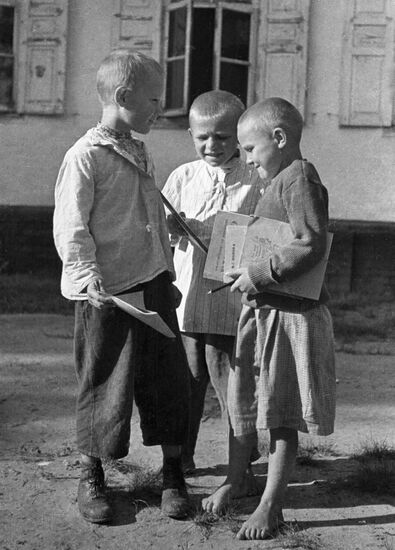 FIRST-GRADERS LOMOVASHE