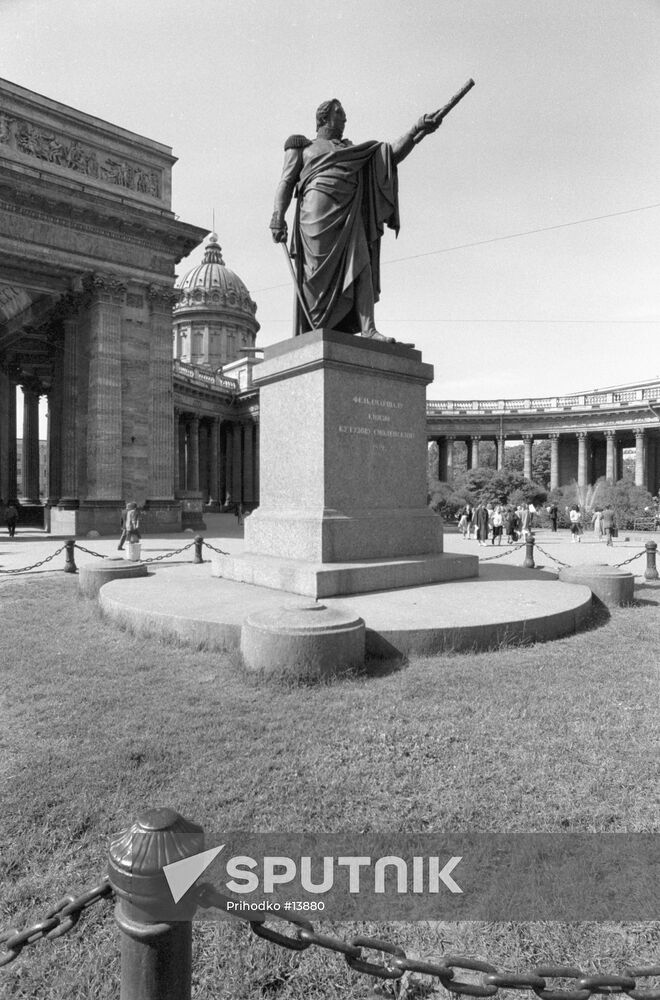 MONUMENT TO KUTUZOV ST.PETERSBURG