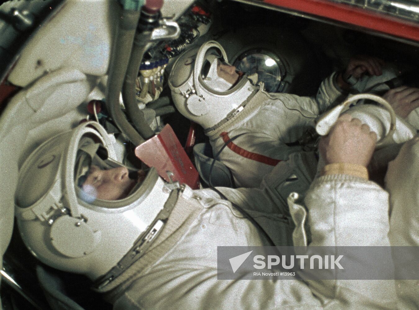 Belyaev and Leonov in spacecraft simulator system