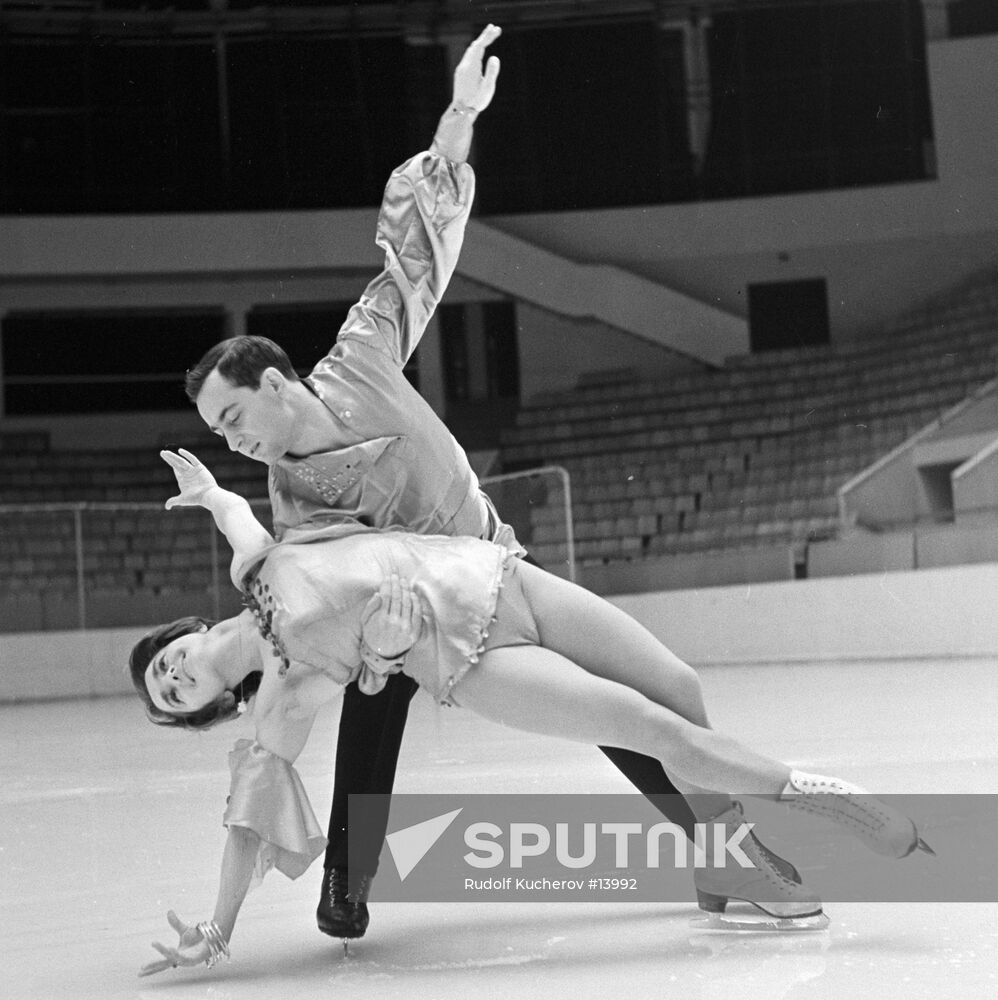 MOSKVINA MISHIN USSR CHAMPIONSHIP FIGURE SKATING 