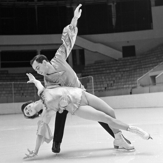 MOSKVINA MISHIN USSR CHAMPIONSHIP FIGURE SKATING 