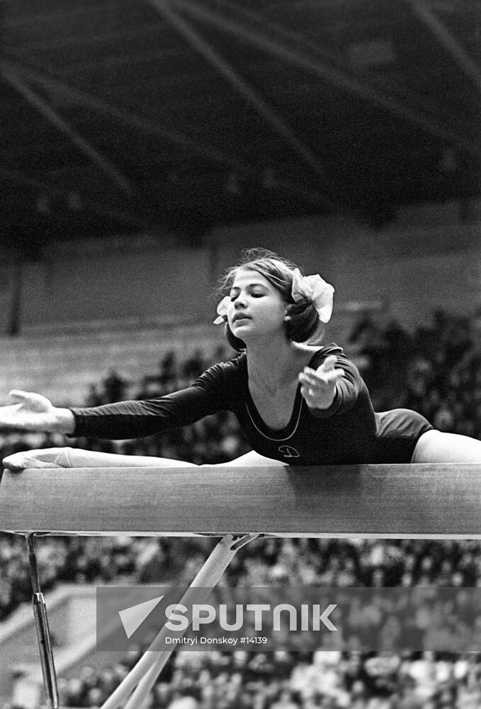 TURISHCHEVA BALANCE-BEAM