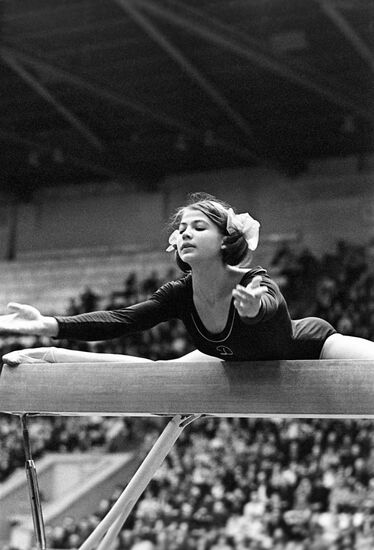 TURISHCHEVA BALANCE-BEAM