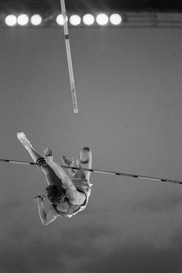 BUBKA JUMPS WITH A POLE