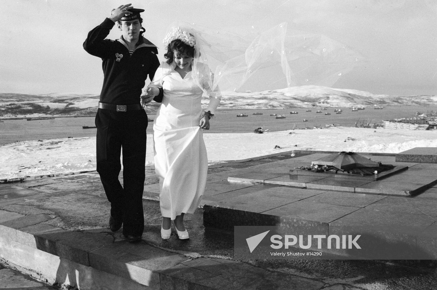 NEWLY-WEDS MURMANSK