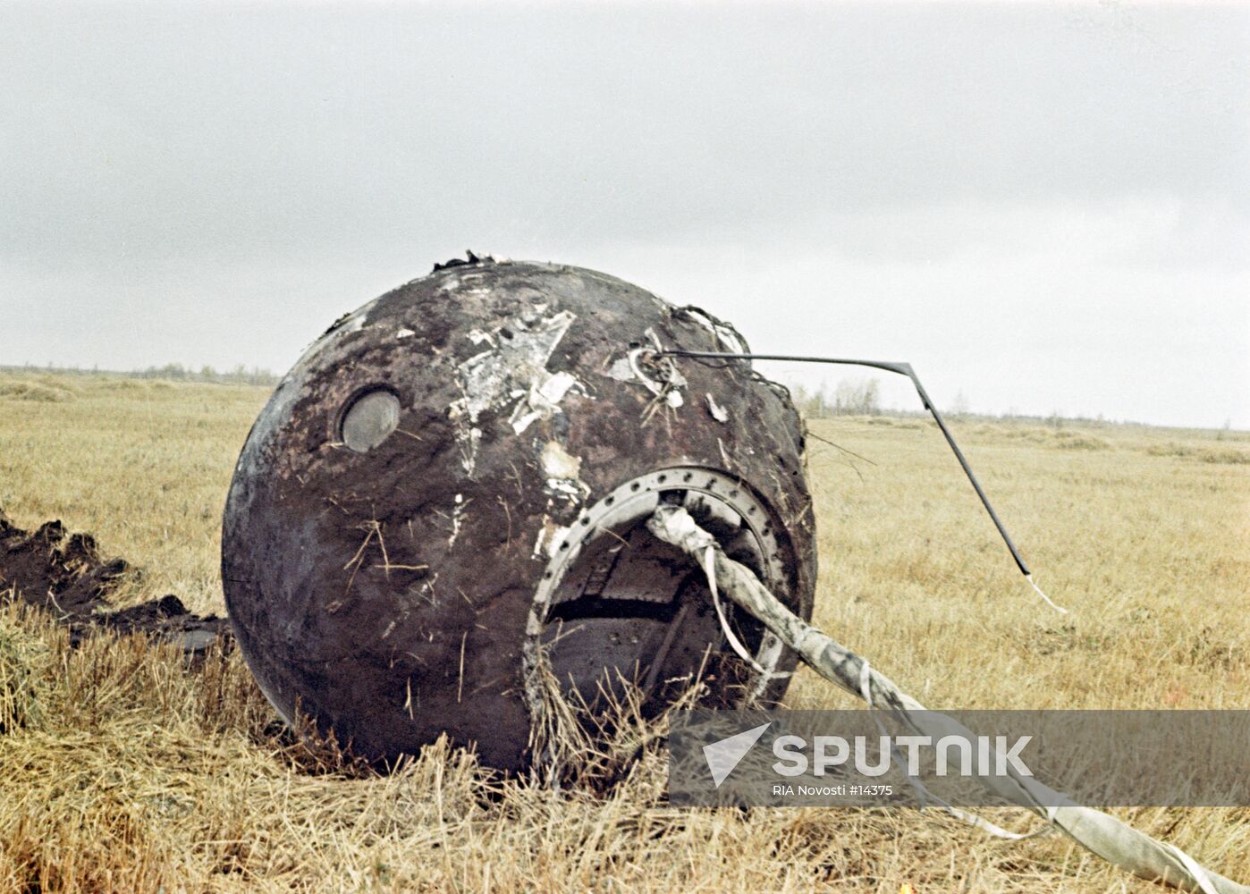 DESCENT VEHICLE 'VOSTOK' LANDING