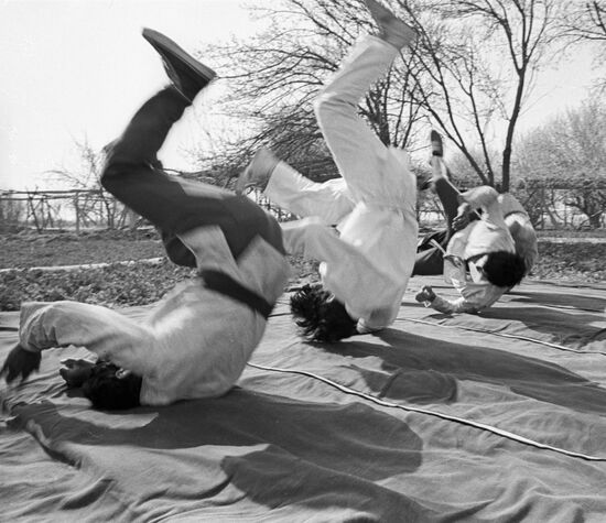 YUSUPOV BROTHERS WRESTLERS WARMING-UP