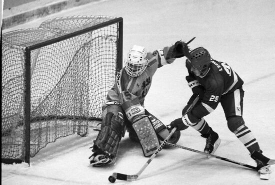 MATCH LEONOV CAGE