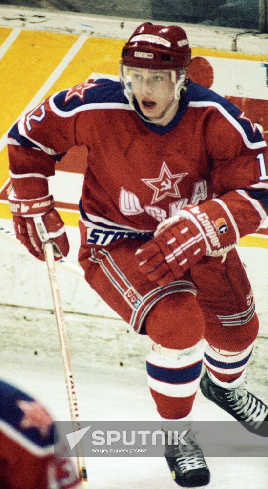 PAVEL BURE WINGER ICE-HOCKEY MATCH