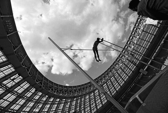 POLE JUMPING
